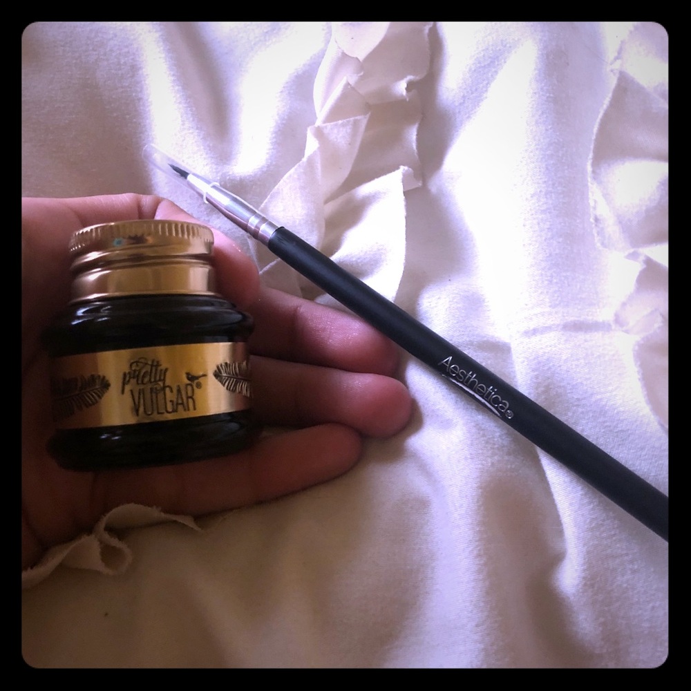 Pretty Vulgar black gel eyeliner
